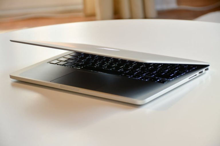 Home Stappenplan wat te doen als je drinken over je MacBook gemorst hebt - droogprocedure voor laptops